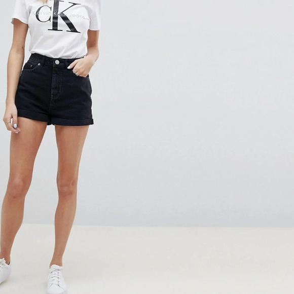 ASOS DESIGN • Denim Ritson Mom Short In Washed Black - Picture 4 of 10
